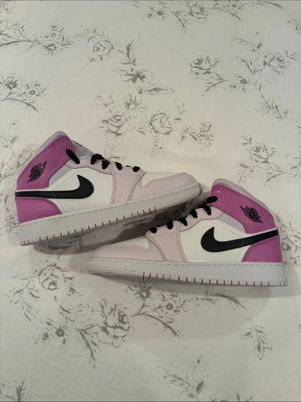 Size 7Y Jordan 1 Mid Barely Grape DQ8423-501